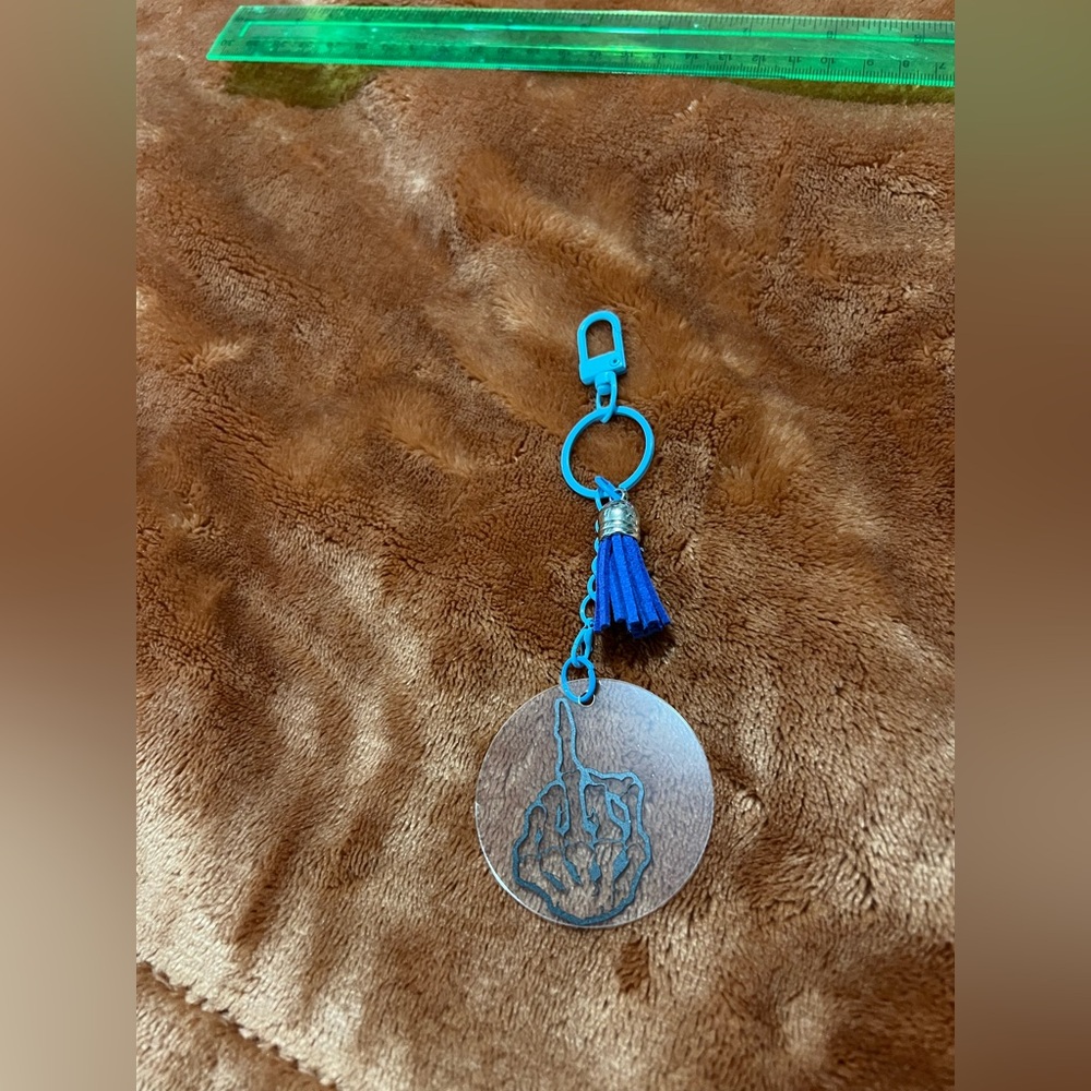 Middle Finger Keychain 💀 - Picture 4 of 8